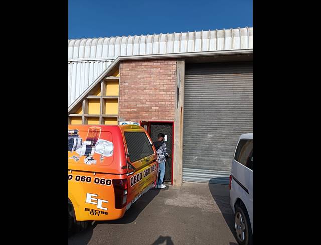 321M² WAREHOUSE RENTED IN SPRINGFIELD PARK